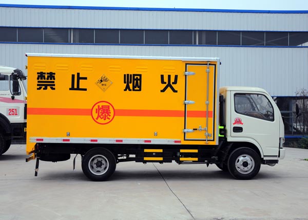 東風(fēng)多利卡1.2噸民爆器材專(zhuān)用車(chē)